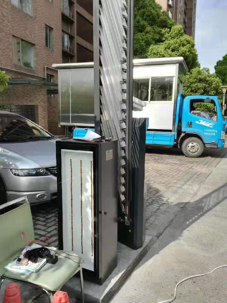 閔行天鴻公寓小區(qū)監(jiān)控系統(tǒng)車(chē)牌識(shí)別系統(tǒng)